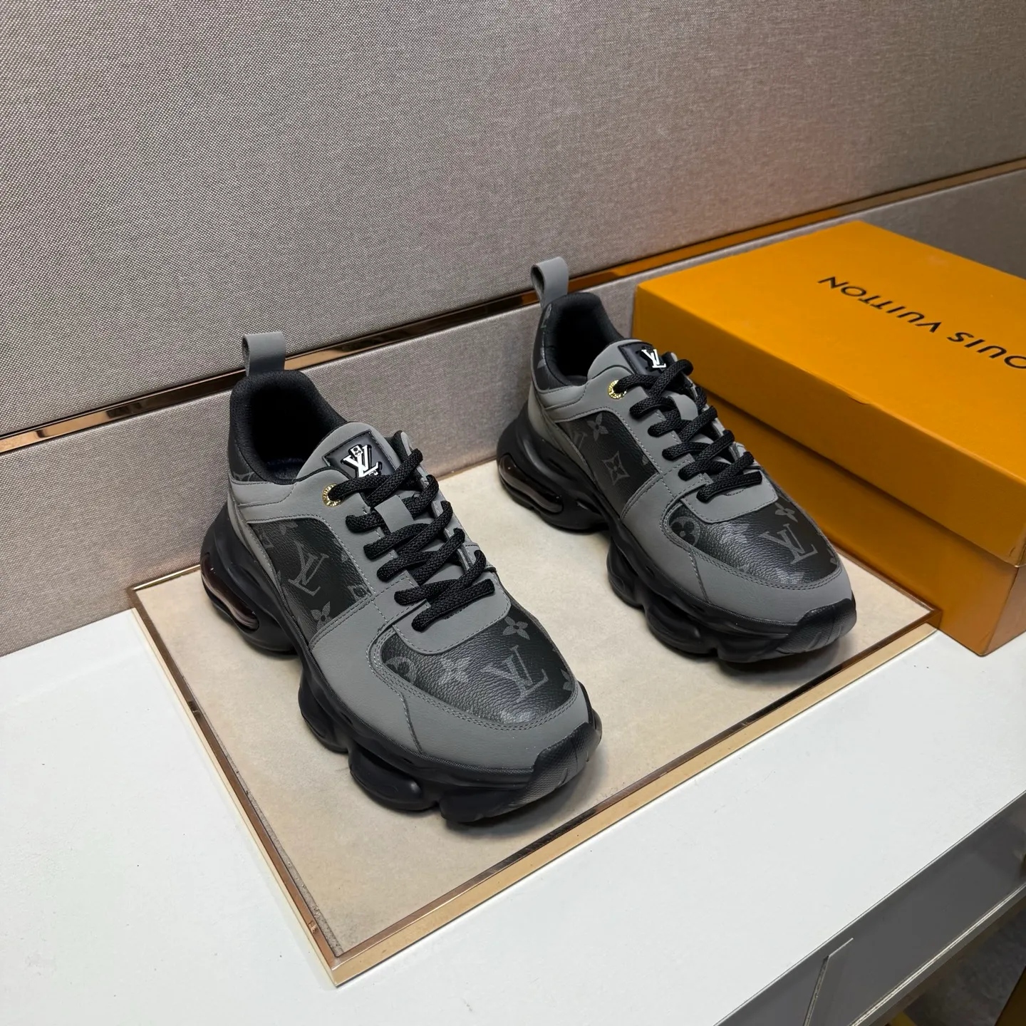 ⬛️Men's shoes 💰p462【LV～】Men's casual shoes 2025z cabinet sales simultaneously 🔶Size: 38-44 #️⃣ 🔷5 colors🔜The upper is made of multi-material splicing➕Mesh lining, comfortable and breathable, sole: original comfortable and wear-resistant outsole, ⚠️real thing📱photographed🎬real thing is better📢📢📢
